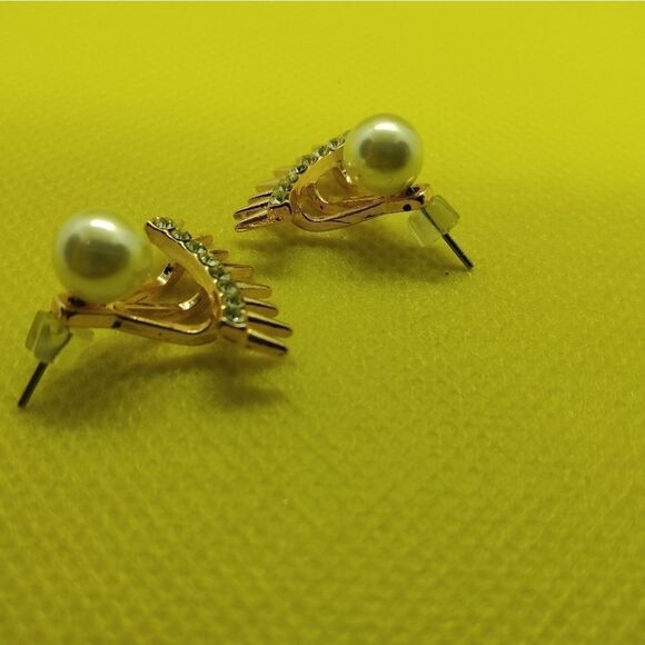 Crystal pearl clawfoot earrings - Picture 3 of 3